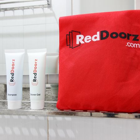 Reddoorz Plus Near Upn Jogjakarta 2 Maguwo Exterior foto